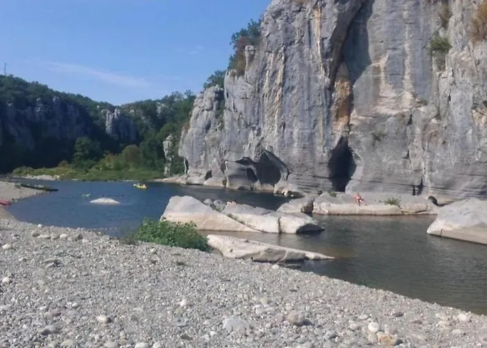Les Sources Les Pechers Дом отдыха Chambonas